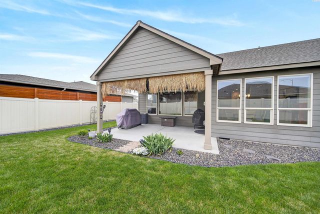 1545 W 32nd Ave, Kennewick, WA 99337