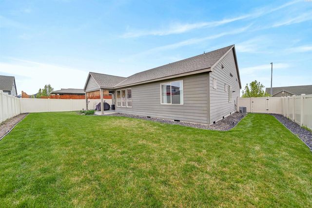 1545 W 32nd Ave, Kennewick, WA 99337