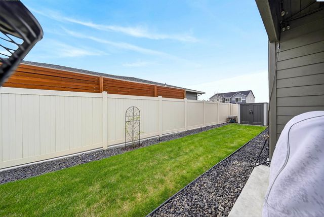 1545 W 32nd Ave, Kennewick, WA 99337