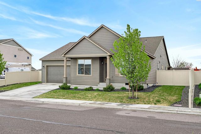 1545 W 32nd Ave, Kennewick, WA 99337