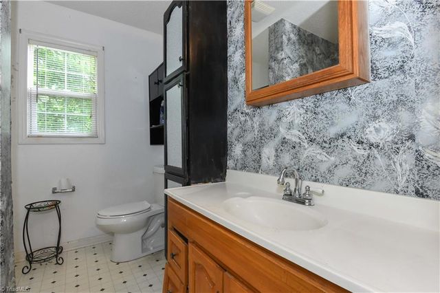 3810 Crickett Lane, Winston-salem, NC 27105
