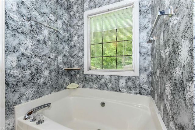 3810 Crickett Lane, Winston-salem, NC 27105