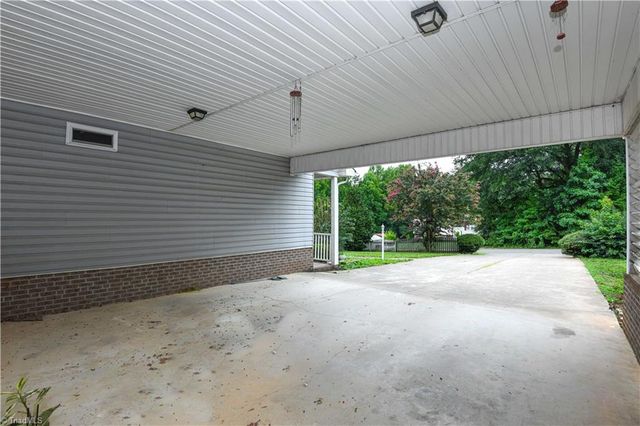 3810 Crickett Lane, Winston-salem, NC 27105