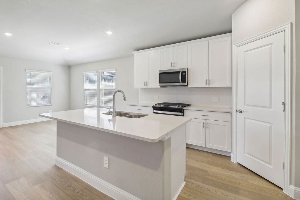 806 Wisteria Lane, Lavon, TX 75166