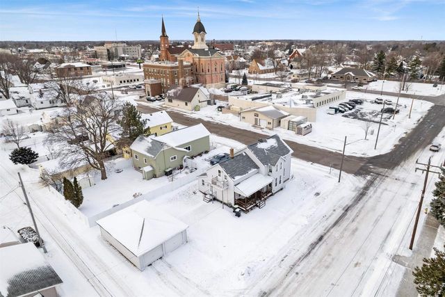 813 8TH STREET, Menominee, MI 49858