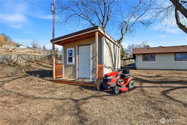 342 Sole Road, Selah, WA 98942