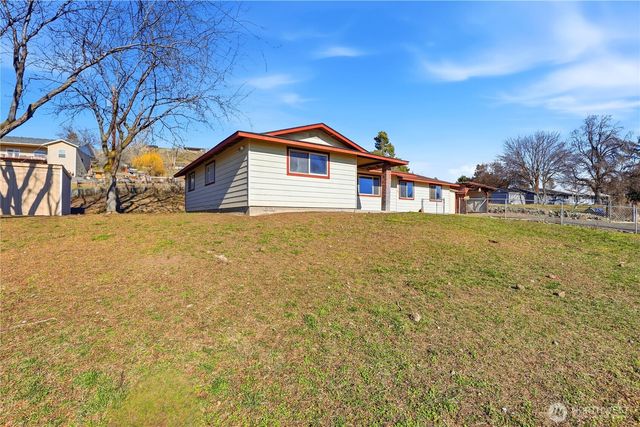 342 Sole Road, Selah, WA 98942