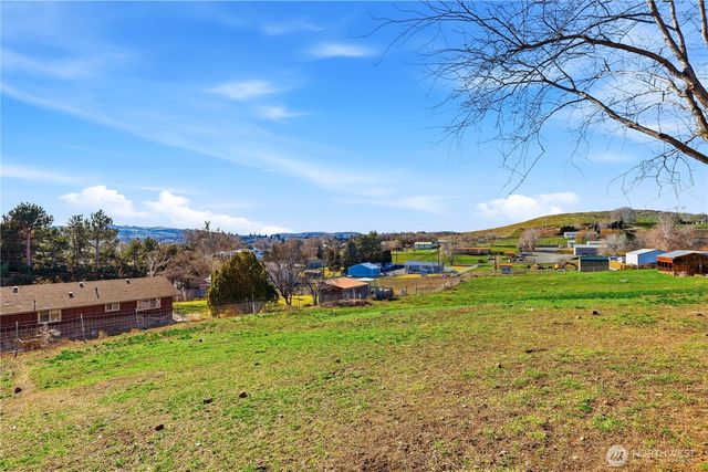 342 Sole Road, Selah, WA 98942