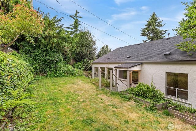 15 Fulton Street, Seattle, WA 98109