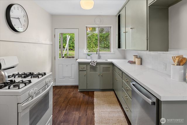 15 Fulton Street, Seattle, WA 98109