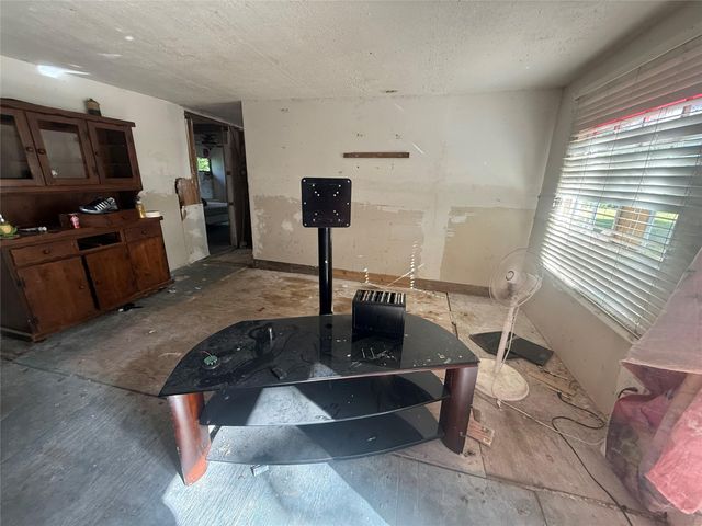 1173 A County Road 370, Splendora, TX 77372