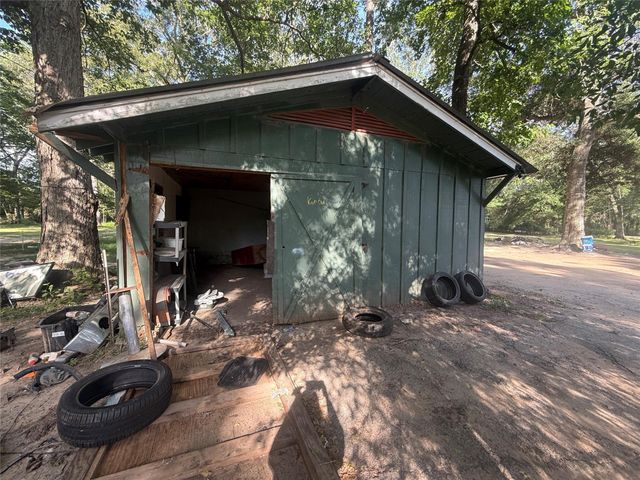 1173 A County Road 370, Splendora, TX 77372