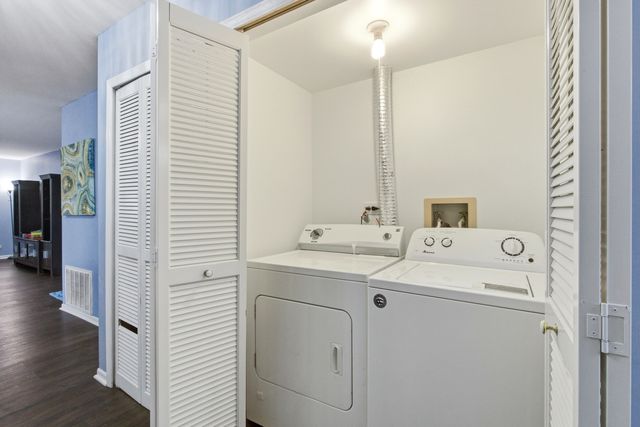 2860 Bridgeport Lane, Aurora, IL 60504