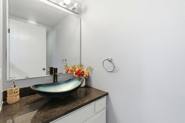 2860 Bridgeport Lane, Aurora, IL 60504