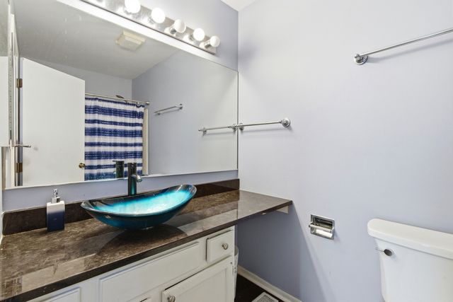 2860 Bridgeport Lane, Aurora, IL 60504