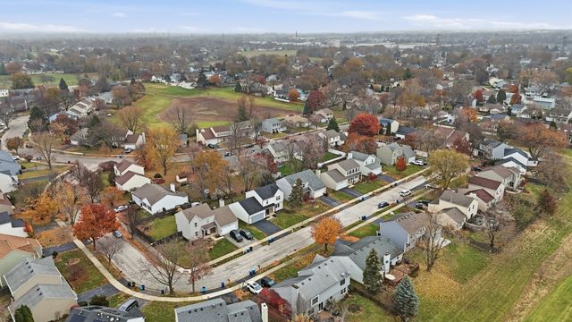 2860 Bridgeport Lane, Aurora, IL 60504