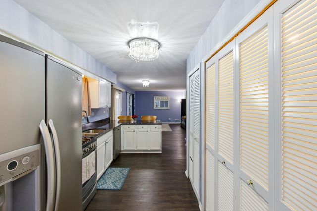 2860 Bridgeport Lane, Aurora, IL 60504