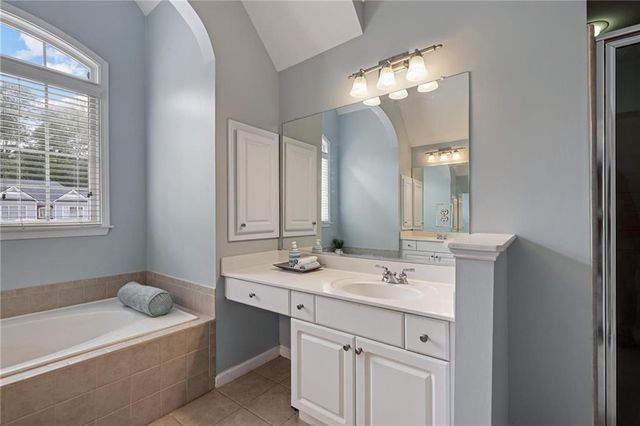 5724 Vinings Retreat SW Way, Mableton, GA 30126