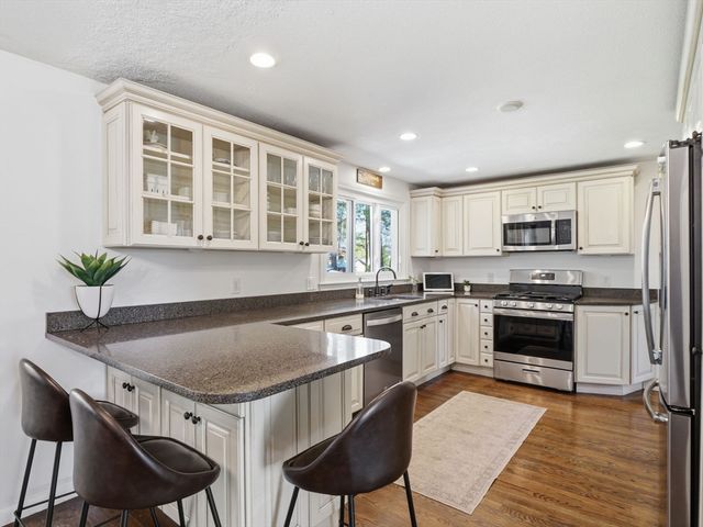 4 Donny Dr, Franklin, MA 02038