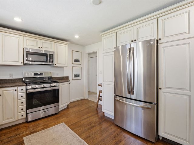 4 Donny Dr, Franklin, MA 02038