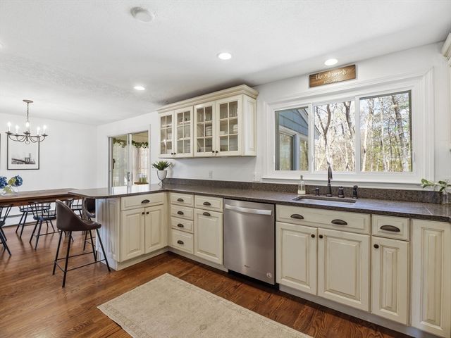 4 Donny Dr, Franklin, MA 02038