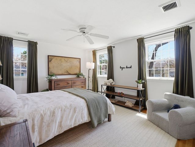 4 Donny Dr, Franklin, MA 02038