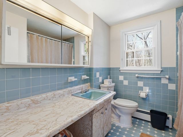 4 Donny Dr, Franklin, MA 02038