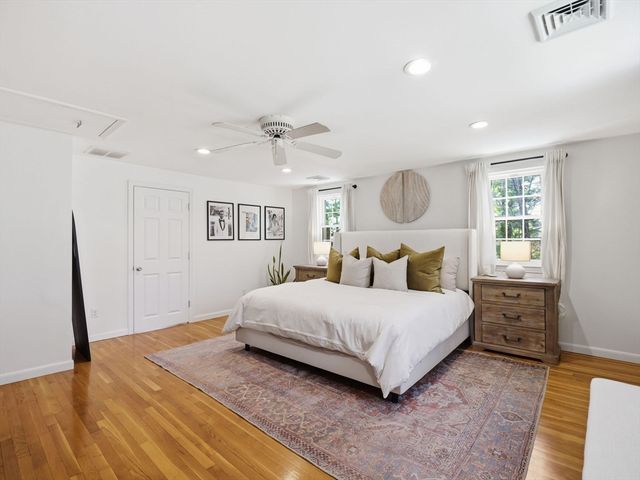 4 Donny Dr, Franklin, MA 02038