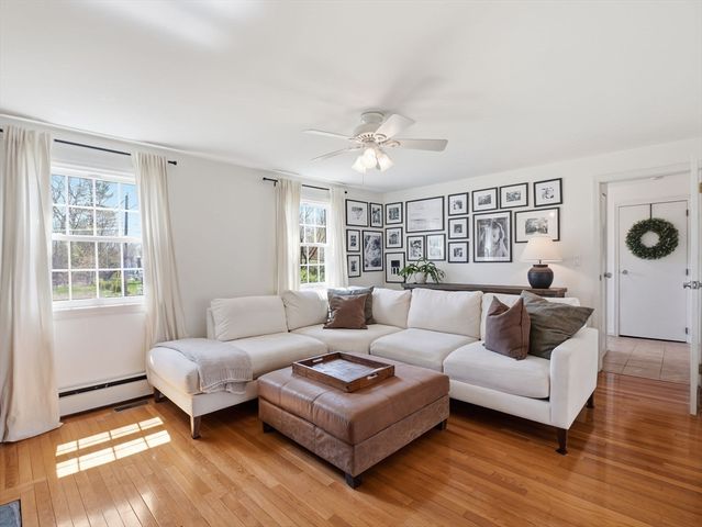 4 Donny Dr, Franklin, MA 02038