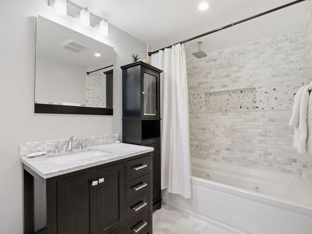 4 Donny Dr, Franklin, MA 02038