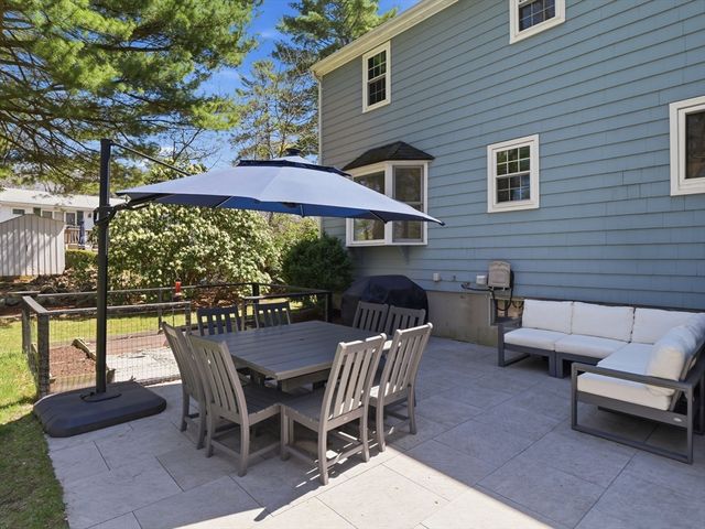 4 Donny Dr, Franklin, MA 02038