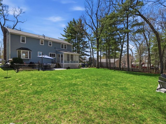 4 Donny Dr, Franklin, MA 02038