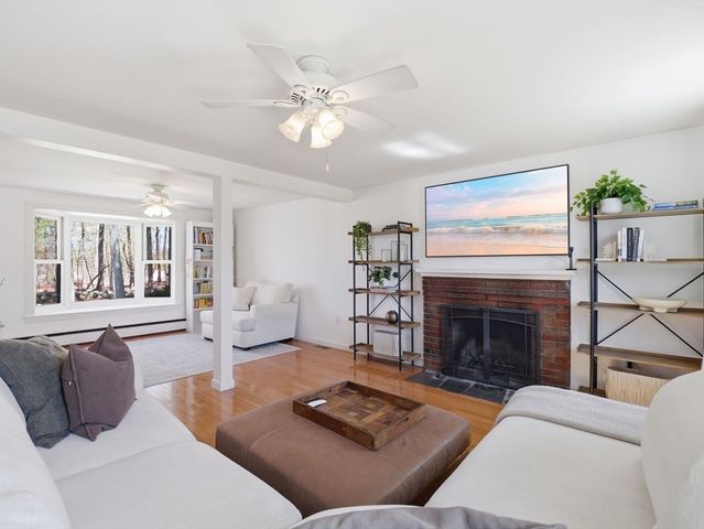 4 Donny Dr, Franklin, MA 02038