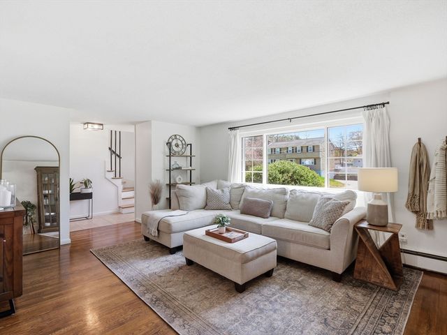 4 Donny Dr, Franklin, MA 02038