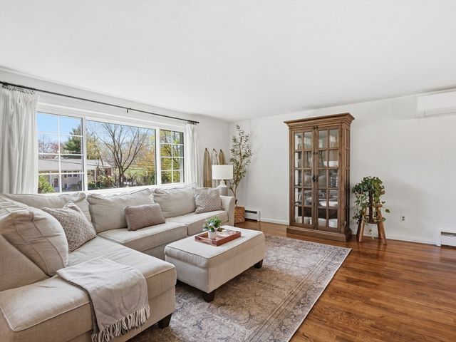 4 Donny Dr, Franklin, MA 02038