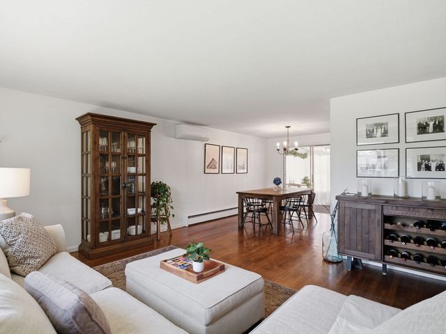 4 Donny Dr, Franklin, MA 02038