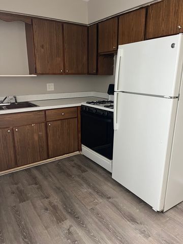 7831 roberts Road 2, Bridgeview, IL 60455
