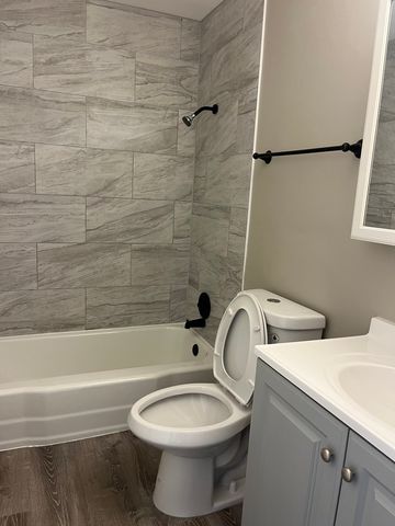 7831 roberts Road 2, Bridgeview, IL 60455