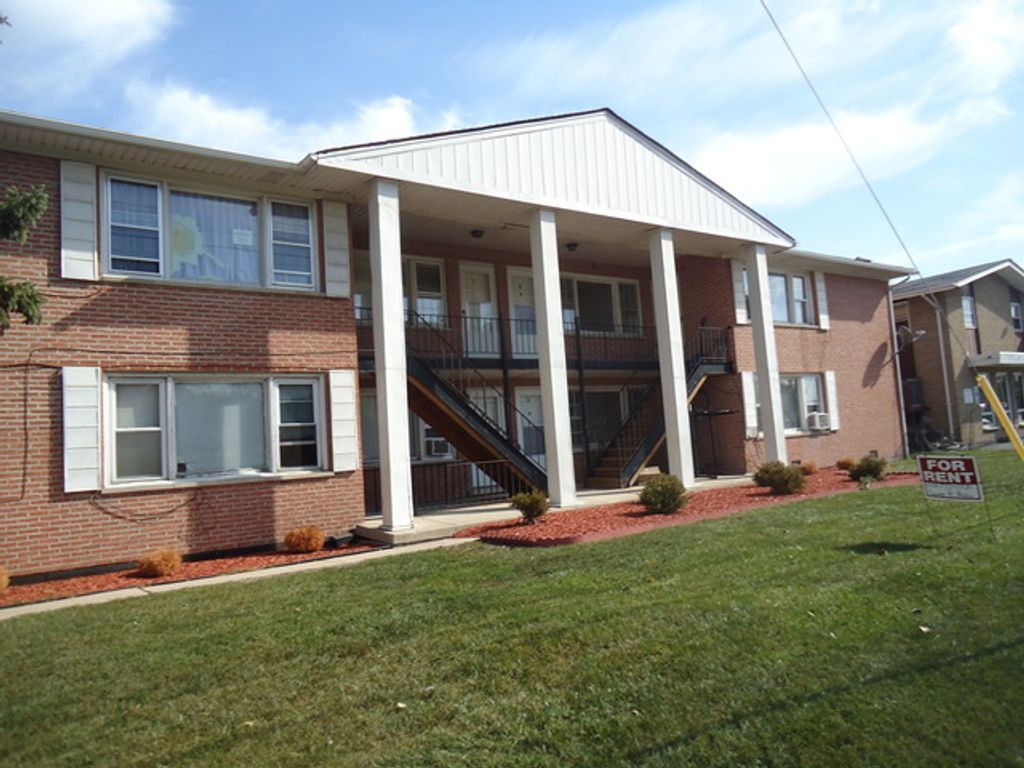 7831 roberts Road 2, Bridgeview, IL 60455