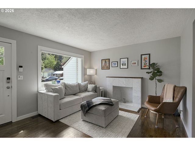 10236 N SMITH St, Portland, OR 97203
