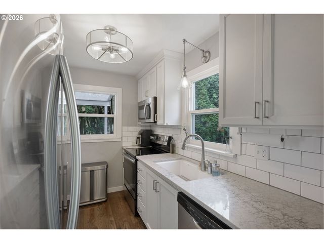 10236 N SMITH St, Portland, OR 97203