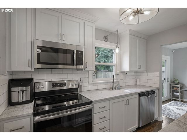 10236 N SMITH St, Portland, OR 97203