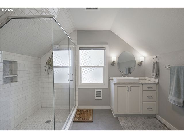 10236 N SMITH St, Portland, OR 97203