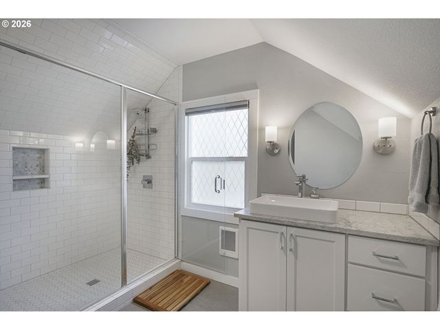 10236 N SMITH St, Portland, OR 97203