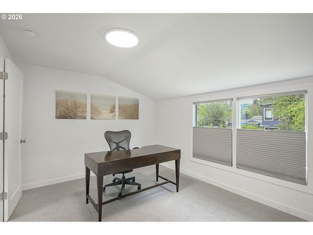 10236 N SMITH St, Portland, OR 97203