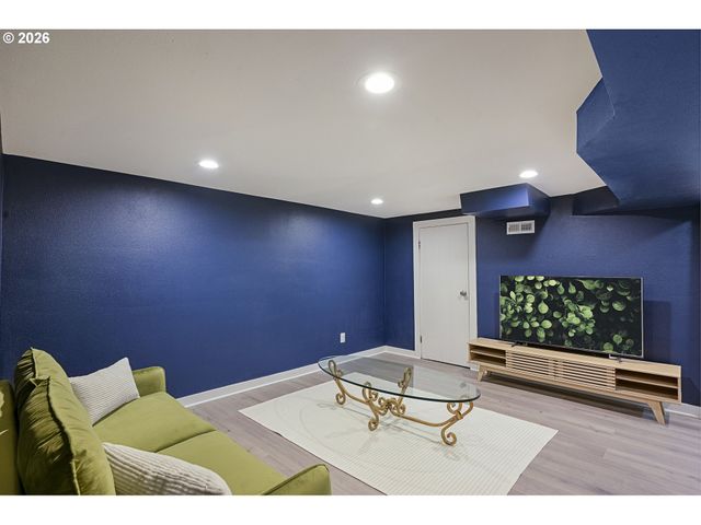 10236 N SMITH St, Portland, OR 97203