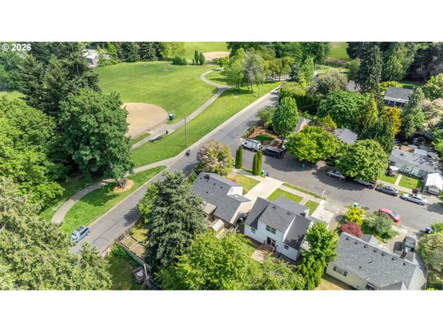 10236 N SMITH St, Portland, OR 97203