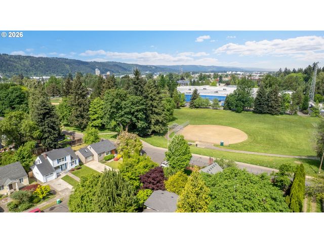 10236 N SMITH St, Portland, OR 97203