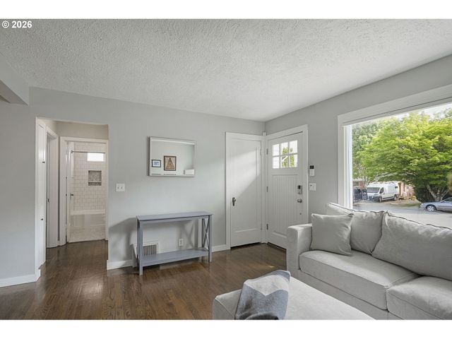 10236 N SMITH St, Portland, OR 97203