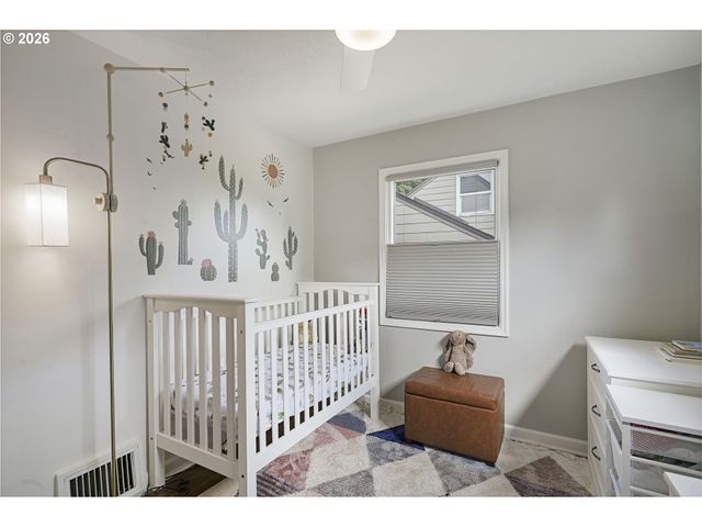 10236 N SMITH St, Portland, OR 97203